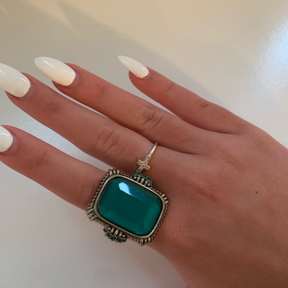 Emerald Ring - Picture 4 of 4